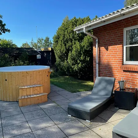 Дом отдыха Modern With At