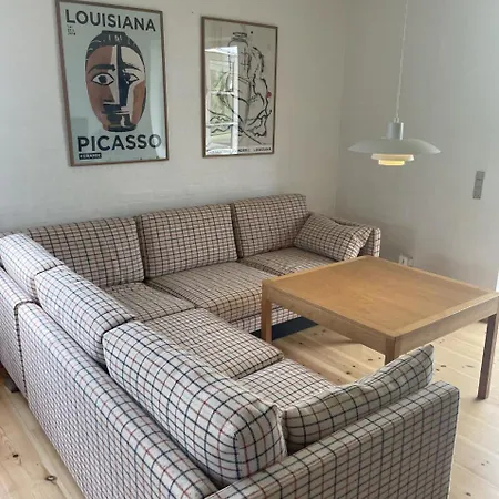 Modern With At Semesterbostad *